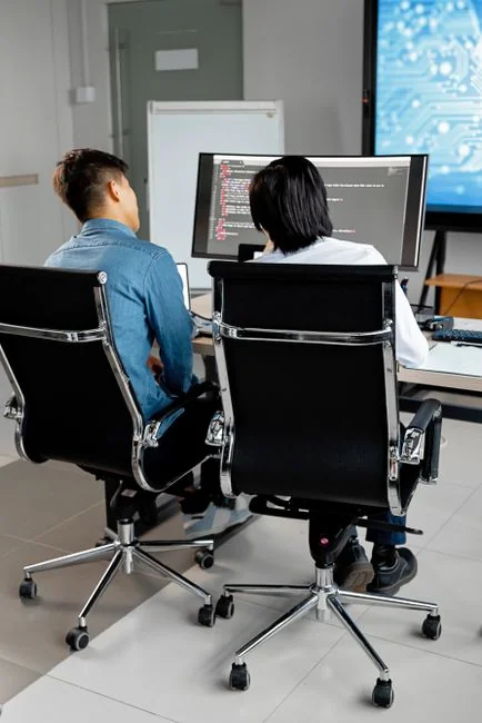 services-03 A stylish workspace featuring a laptop and monitors displaying design software.
